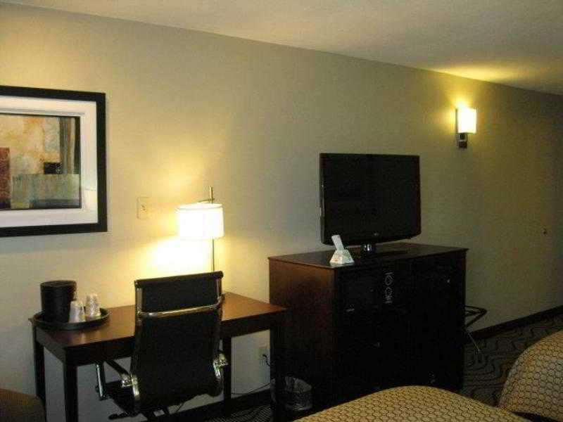 Best Western Plus Lonoke Hotel Room photo